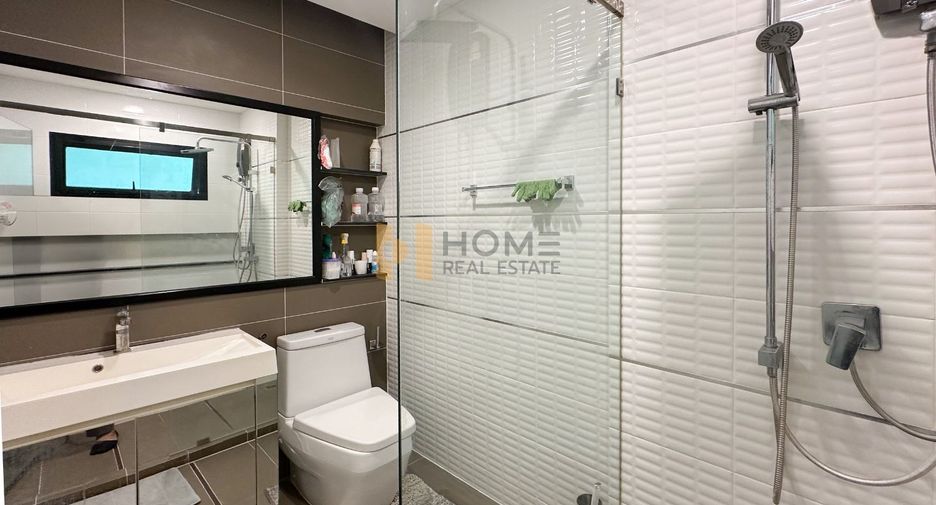 For sale 4 bedrooms house in Bangkok Noi, Bangkok