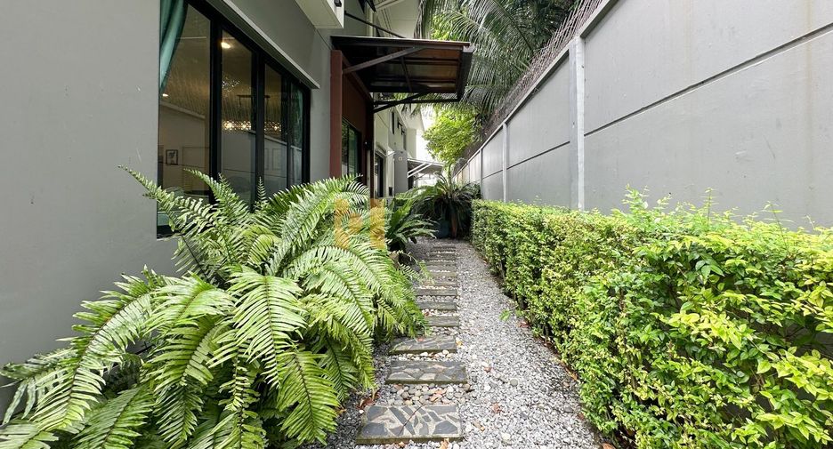 For sale 4 bedrooms house in Bangkok Noi, Bangkok