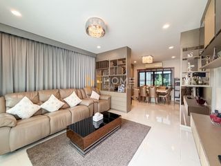 For sale 4 bedrooms house in Bangkok Noi, Bangkok