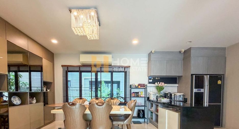 For sale 4 bedrooms house in Bangkok Noi, Bangkok