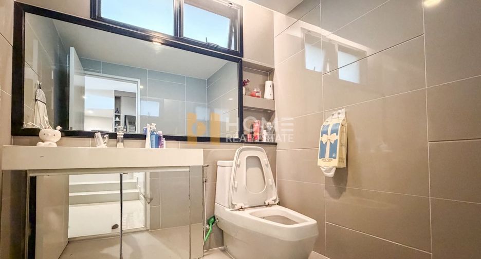 For sale 4 bedrooms house in Bangkok Noi, Bangkok