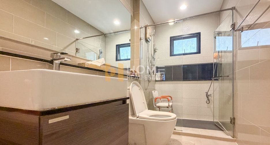 For sale 4 bedrooms house in Bangkok Noi, Bangkok