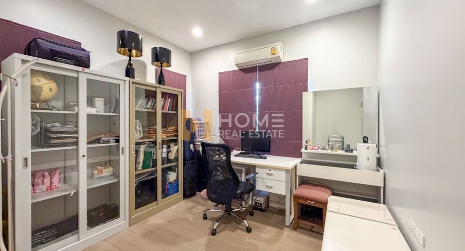 For sale 4 bedrooms house in Bangkok Noi, Bangkok