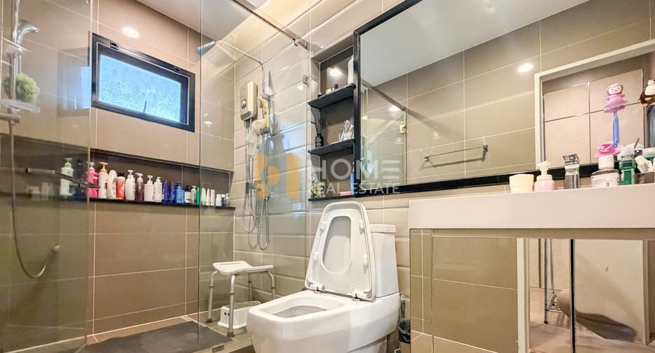 For sale 4 bedrooms house in Bangkok Noi, Bangkok