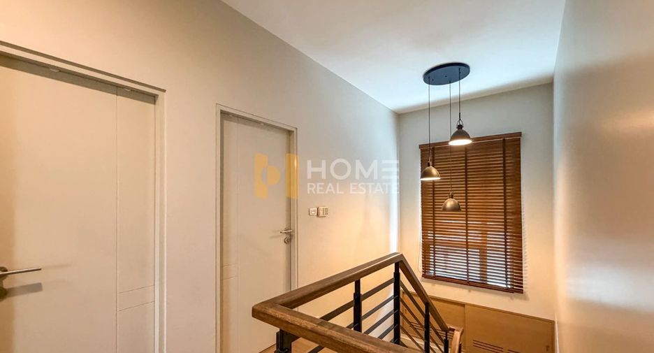 For sale 4 bedrooms house in Bangkok Noi, Bangkok