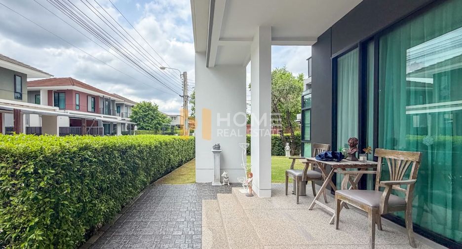 For sale 4 bedrooms house in Bangkok Noi, Bangkok