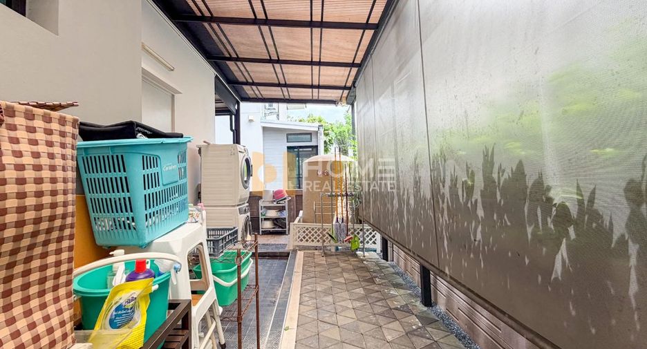 For sale 4 bedrooms house in Bangkok Noi, Bangkok