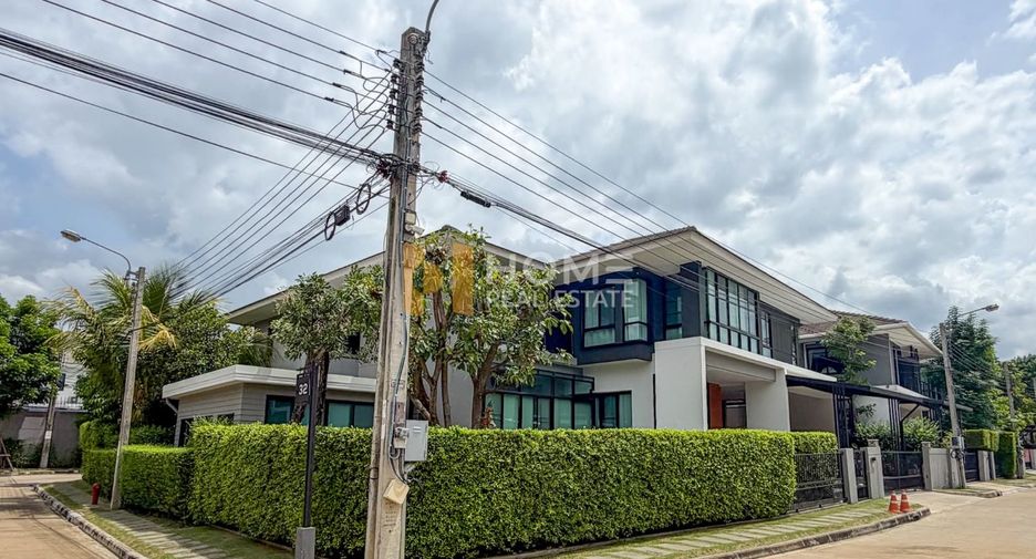 For sale 4 bedrooms house in Bangkok Noi, Bangkok