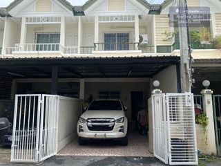For sale 3 bedrooms townhouse in Bang Kapi, Bangkok