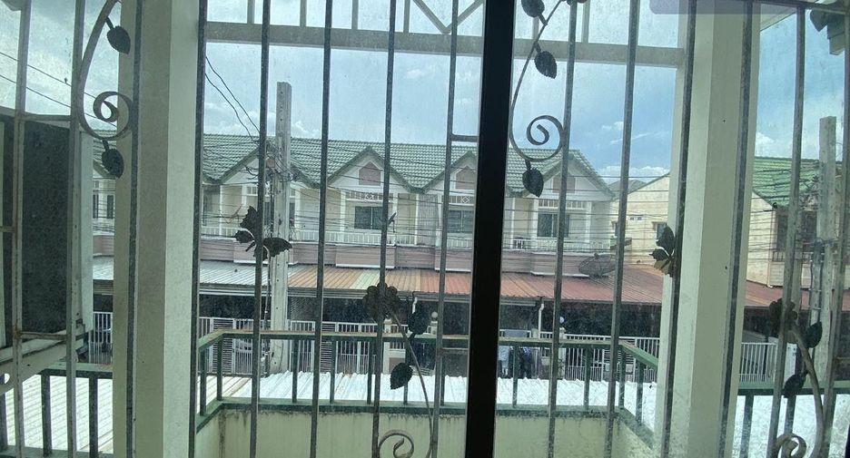 For sale 3 bedrooms townhouse in Bang Kapi, Bangkok