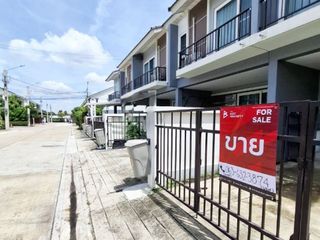 For sale 3 bedrooms townhouse in Khlong Sam Wa, Bangkok