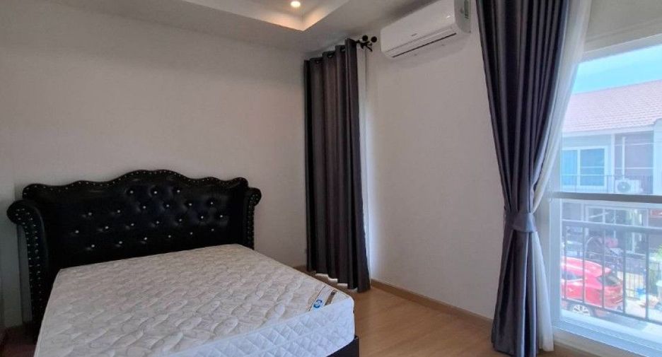 For sale 3 bedrooms townhouse in Khlong Sam Wa, Bangkok