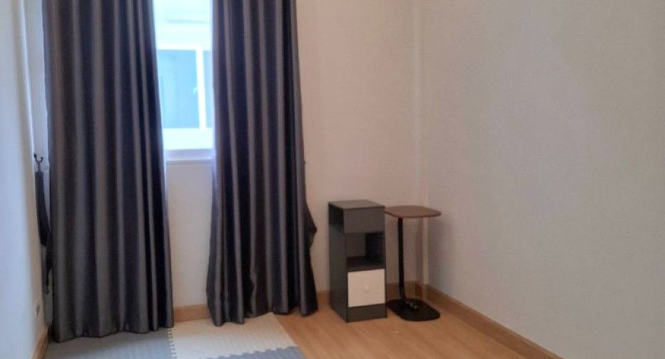 For sale 3 bedrooms townhouse in Khlong Sam Wa, Bangkok