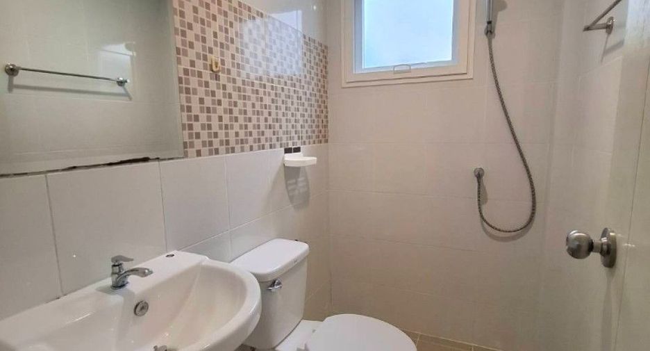 For sale 3 bedrooms townhouse in Khlong Sam Wa, Bangkok