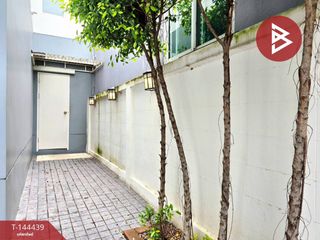 À vendre 3 chambres maison de ville à Krathum Baen, Samut Sakhon