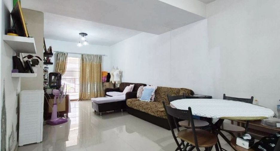 For sale 3 bedrooms townhouse in Sai Mai, Bangkok