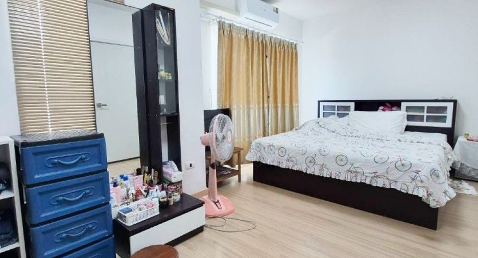 For sale 3 bedrooms townhouse in Sai Mai, Bangkok