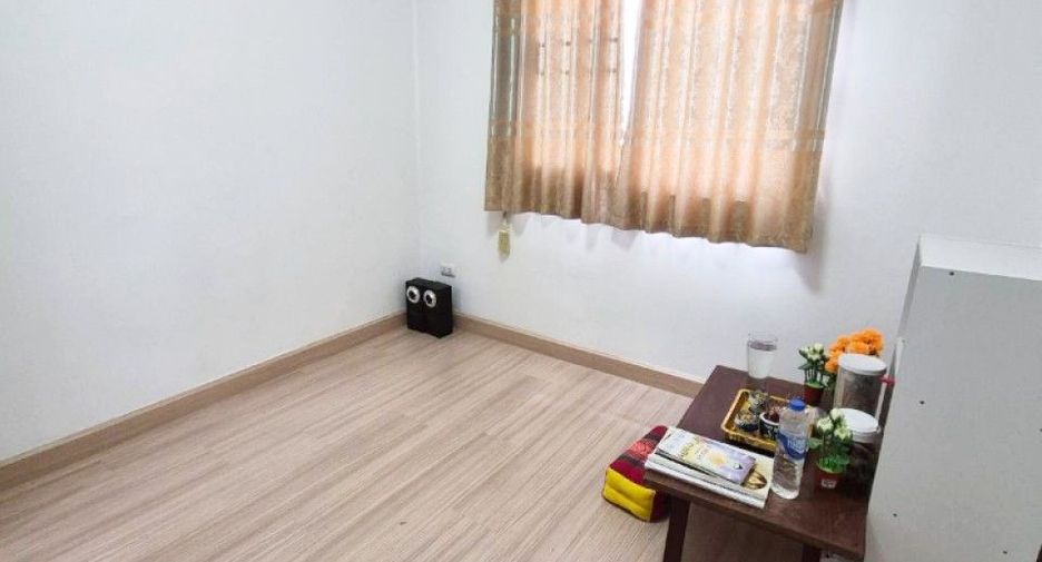 For sale 3 bedrooms townhouse in Sai Mai, Bangkok