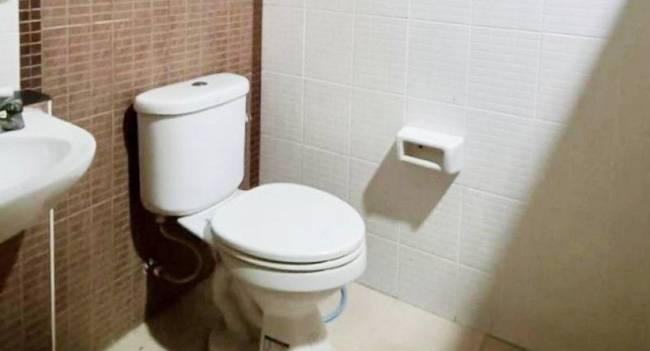 For sale 2 ベッドルーム townhouse in Mueang Chon Buri, Chonburi