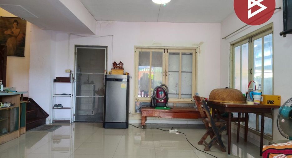 For sale 3 bedrooms townhouse in Mueang Samut Prakan, Samut Prakan