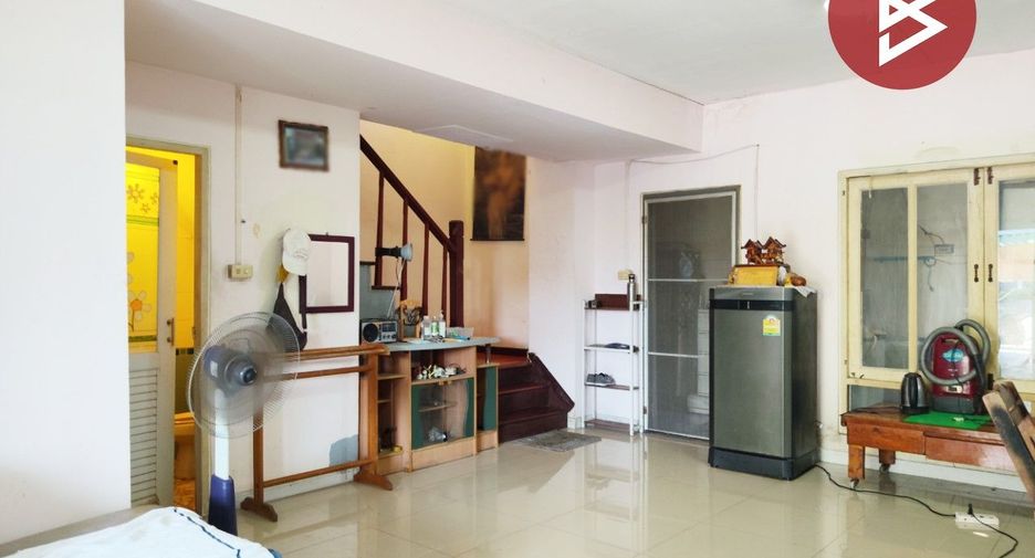 For sale 3 bedrooms townhouse in Mueang Samut Prakan, Samut Prakan