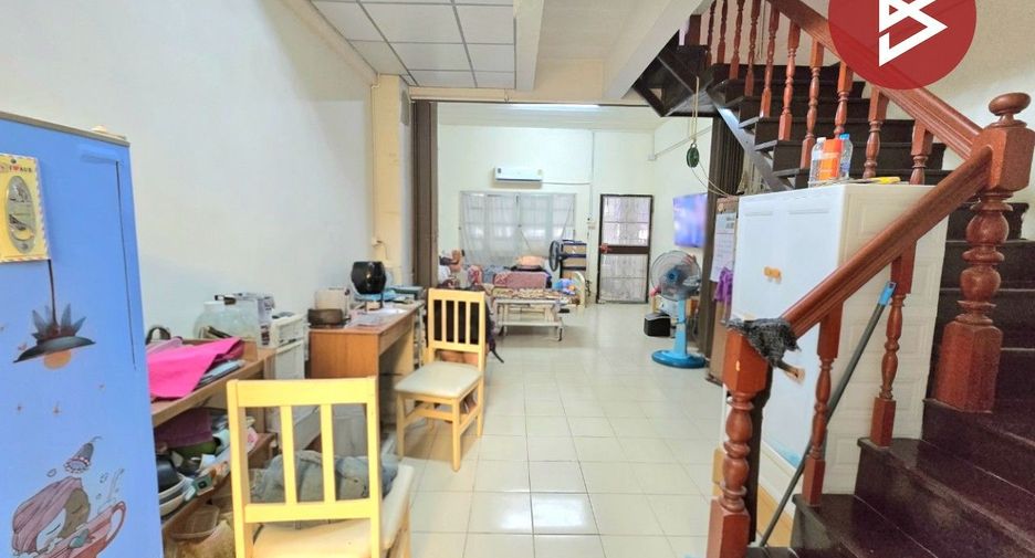 For sale 2 bedrooms townhouse in Mueang Samut Prakan, Samut Prakan