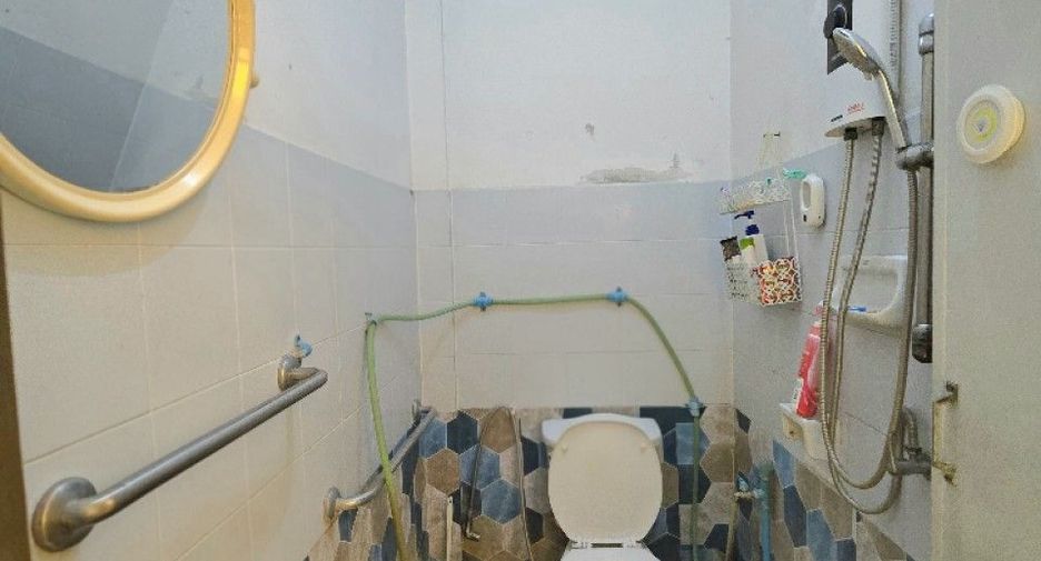 For sale 2 bedrooms townhouse in Mueang Samut Prakan, Samut Prakan