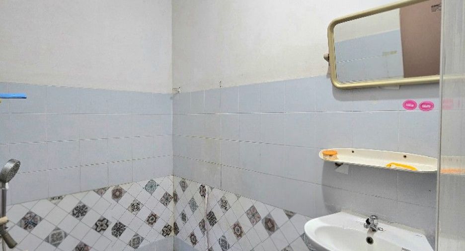 For sale 2 bedrooms townhouse in Mueang Samut Prakan, Samut Prakan