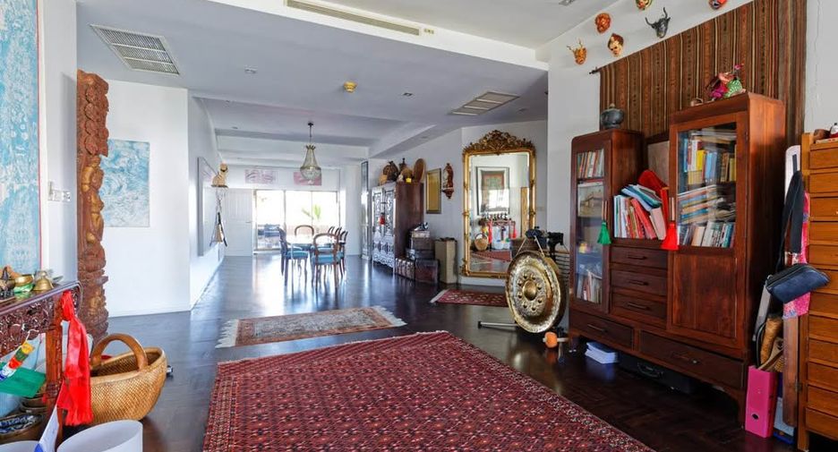 Wohnung zum Kauf mit 3 Zimmer in Khlong Toei, Bangkok
