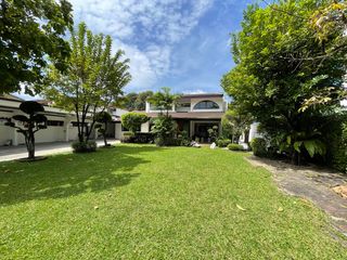 Casa en alquiler y en venta de 5 habitaciones en Suan Luang, Bangkok