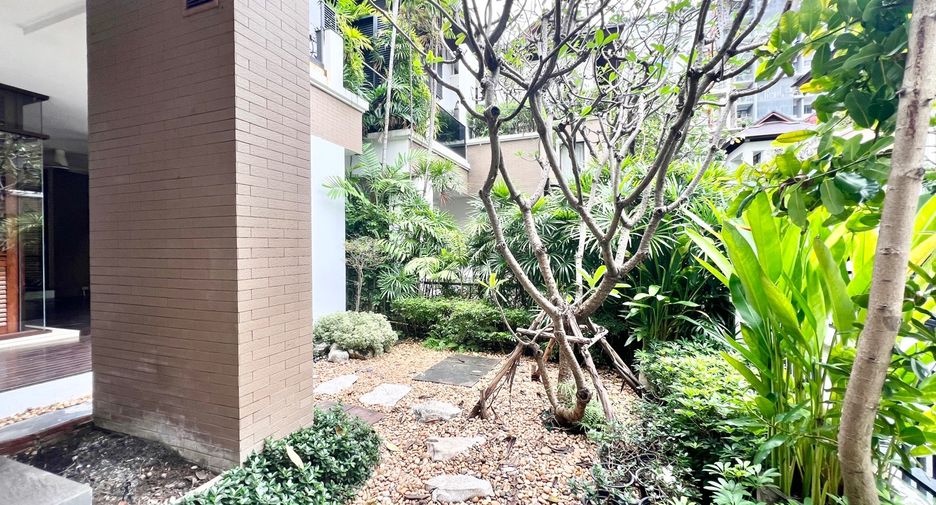 For rent 5 bedrooms house in Khlong Toei, Bangkok