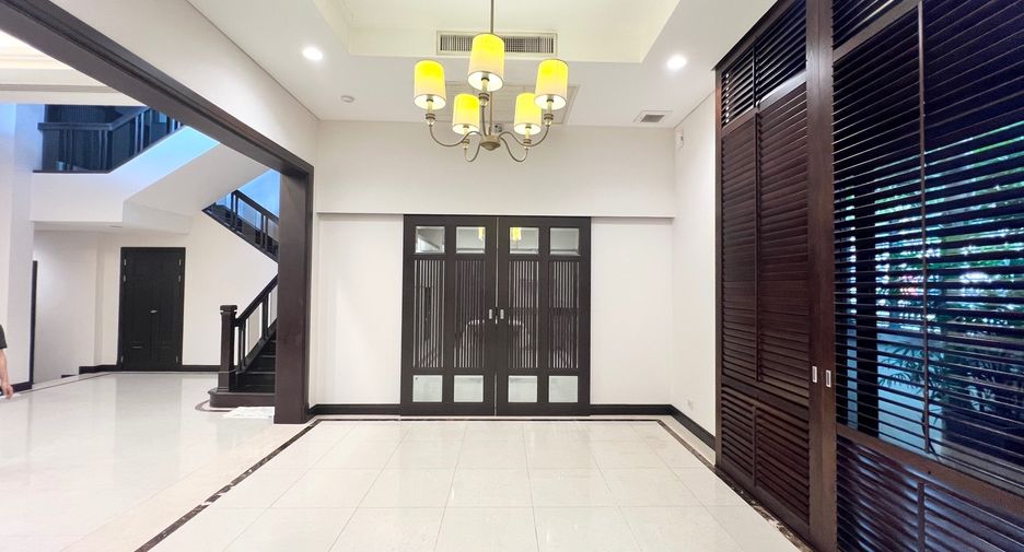 For rent 5 bedrooms house in Khlong Toei, Bangkok