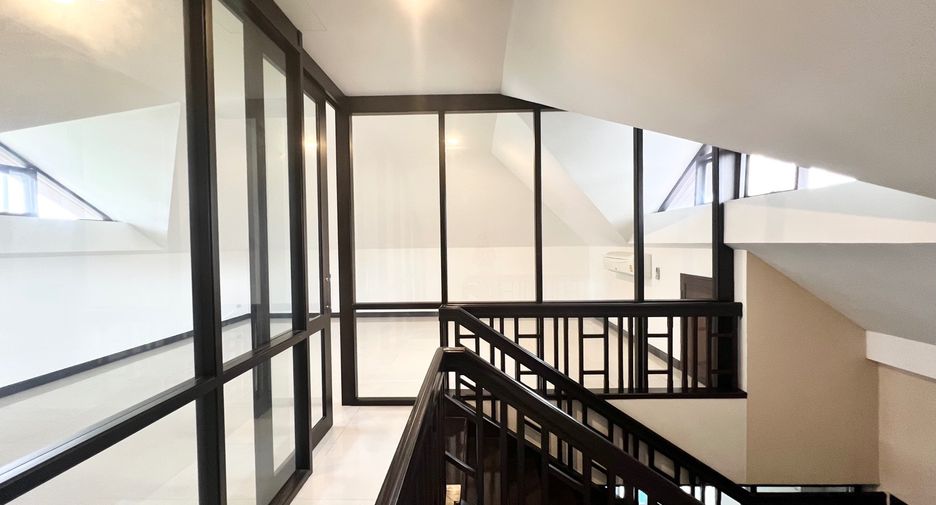 For rent 5 bedrooms house in Khlong Toei, Bangkok