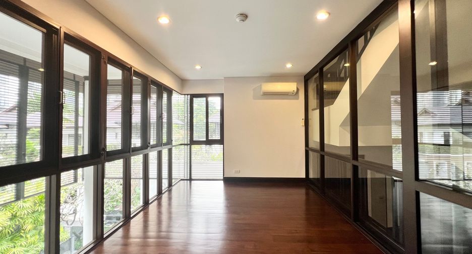 For rent 5 bedrooms house in Khlong Toei, Bangkok