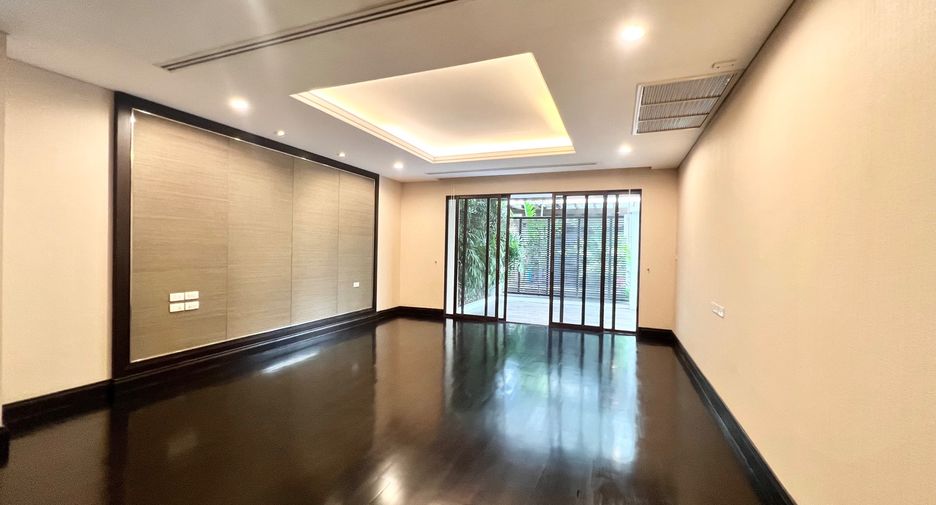 For rent 5 bedrooms house in Khlong Toei, Bangkok
