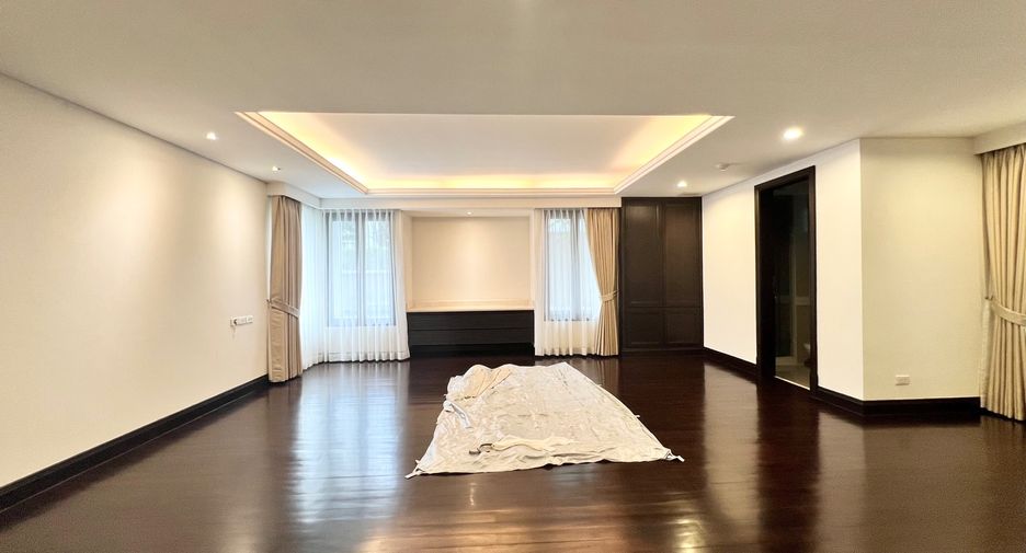 For rent 5 bedrooms house in Khlong Toei, Bangkok