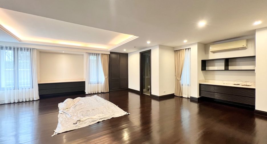 For rent 5 bedrooms house in Khlong Toei, Bangkok