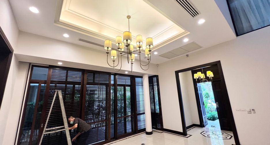 For rent 5 bedrooms house in Khlong Toei, Bangkok