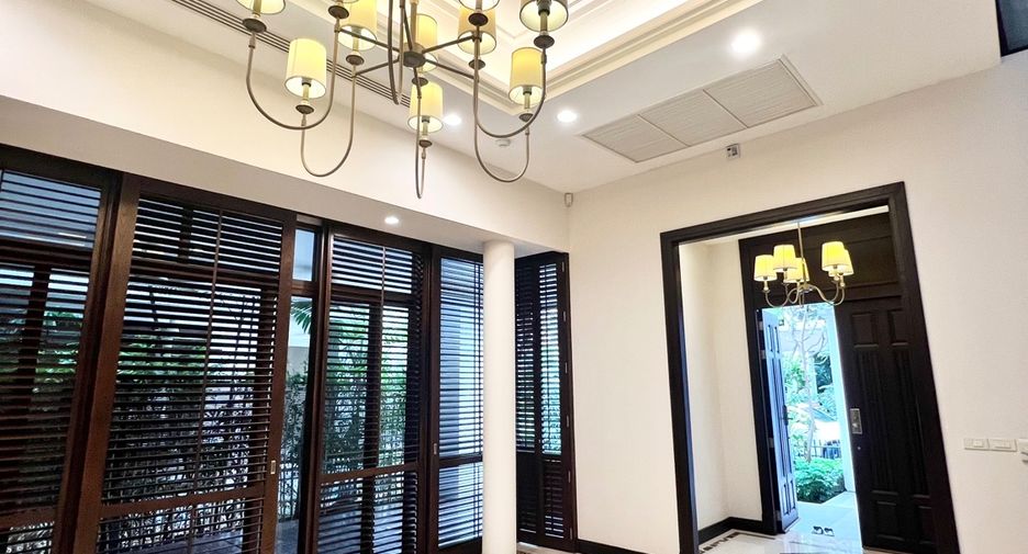 For rent 5 bedrooms house in Khlong Toei, Bangkok