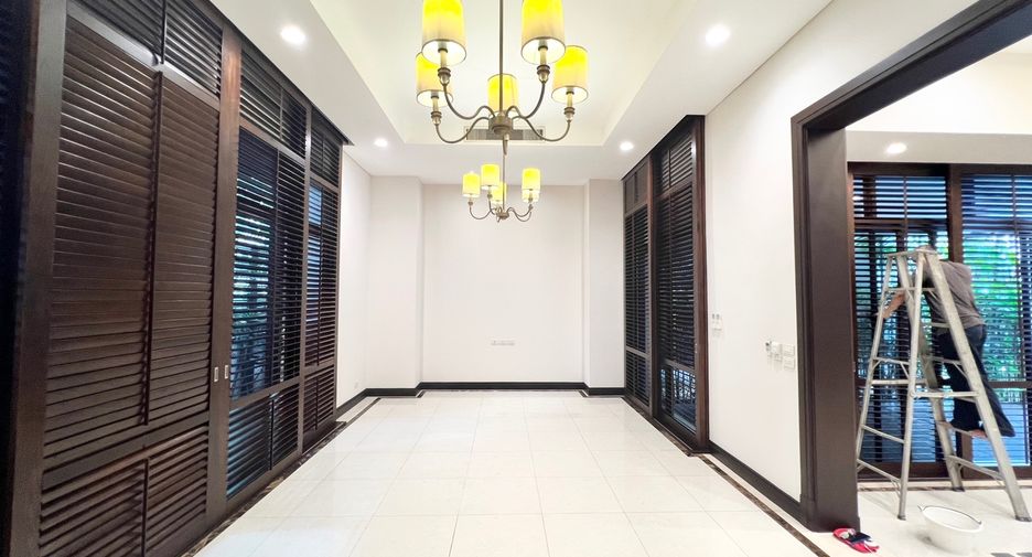 For rent 5 bedrooms house in Khlong Toei, Bangkok