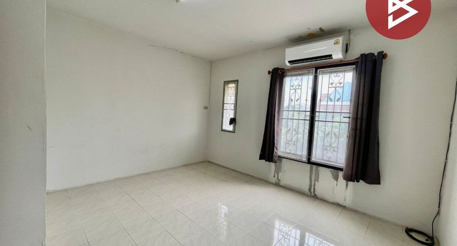 À vendre 3 chambres maison de ville à Mueang Chon Buri, Chonburi