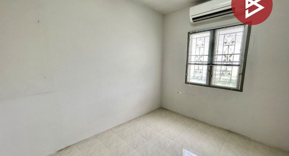 À vendre 3 chambres maison de ville à Mueang Chon Buri, Chonburi