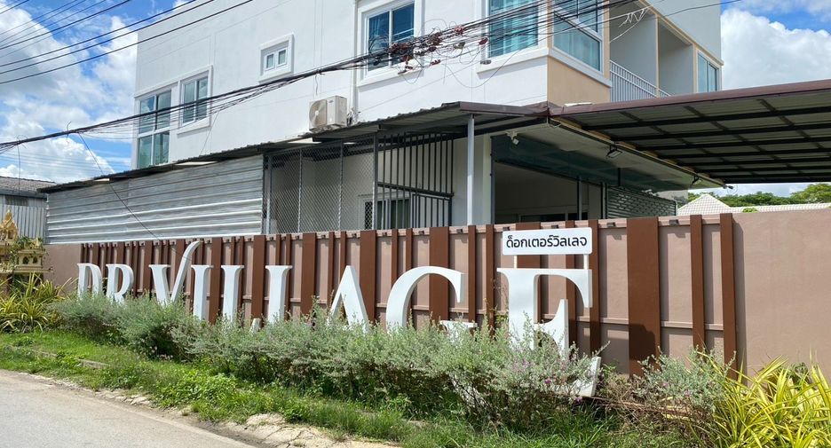For rent 3 bedrooms townhouse in Saraphi, Chiang Mai