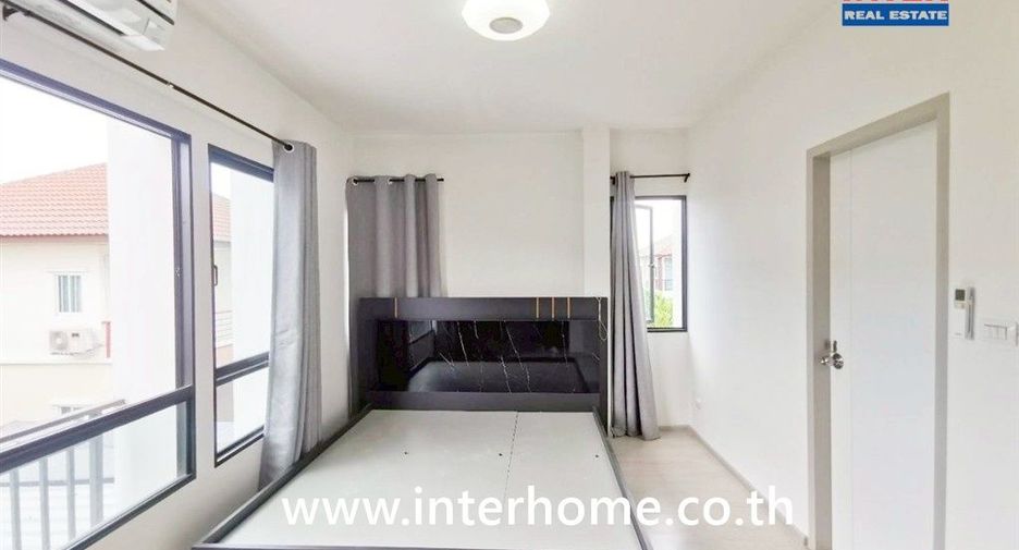 For sale 3 bedrooms townhouse in Sai Noi, Nonthaburi