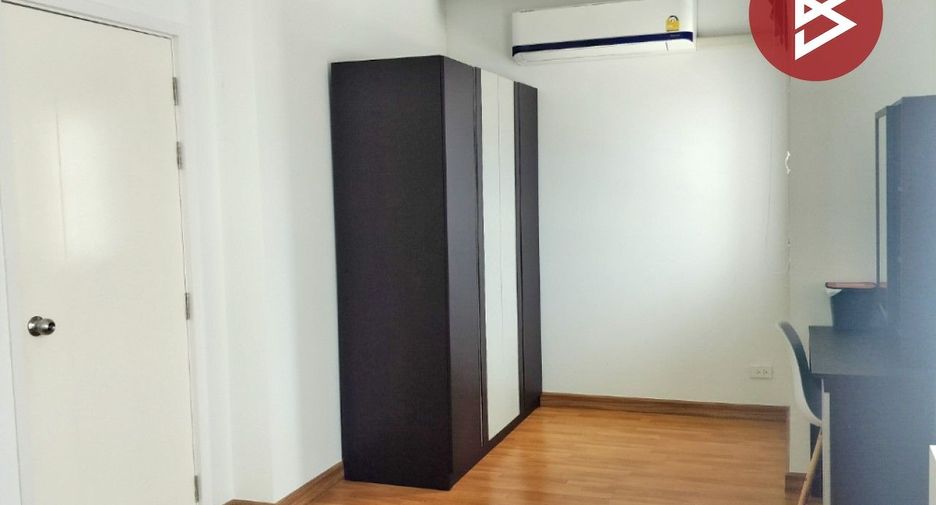 For sale 3 bedrooms townhouse in Min Buri, Bangkok