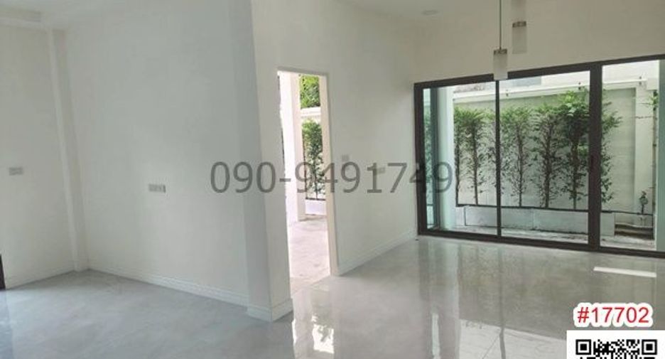 Casa en alquiler de 3 habitaciones en Phra Khanong, Bangkok