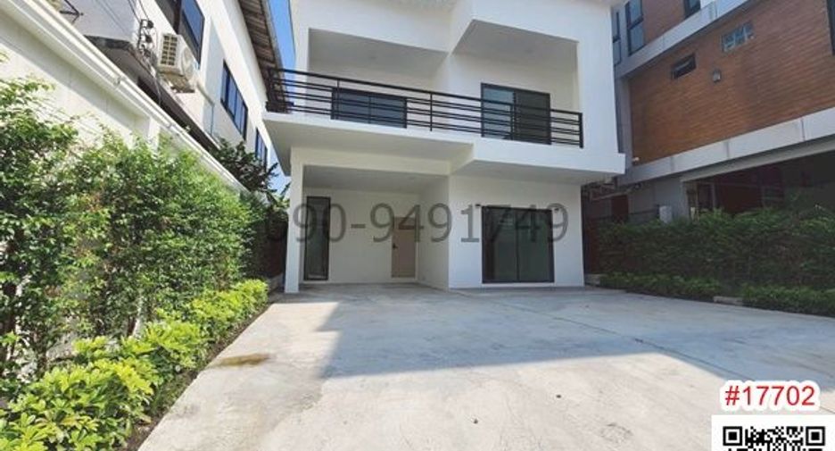 Casa en alquiler de 3 habitaciones en Phra Khanong, Bangkok