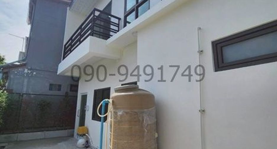 Casa en alquiler de 3 habitaciones en Phra Khanong, Bangkok