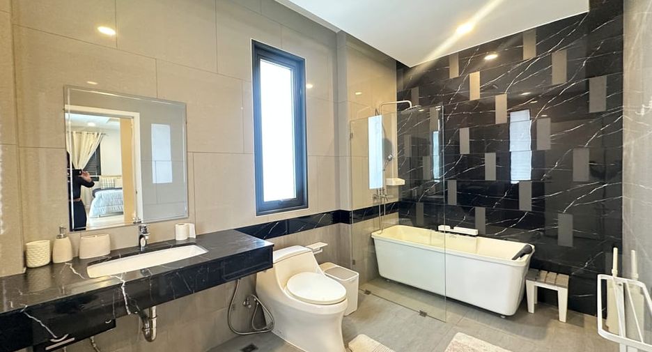 For rent 3 bedrooms villa in East Pattaya, Pattaya