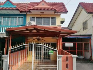 For sale 2 bedrooms townhouse in Mueang Samut Prakan, Samut Prakan